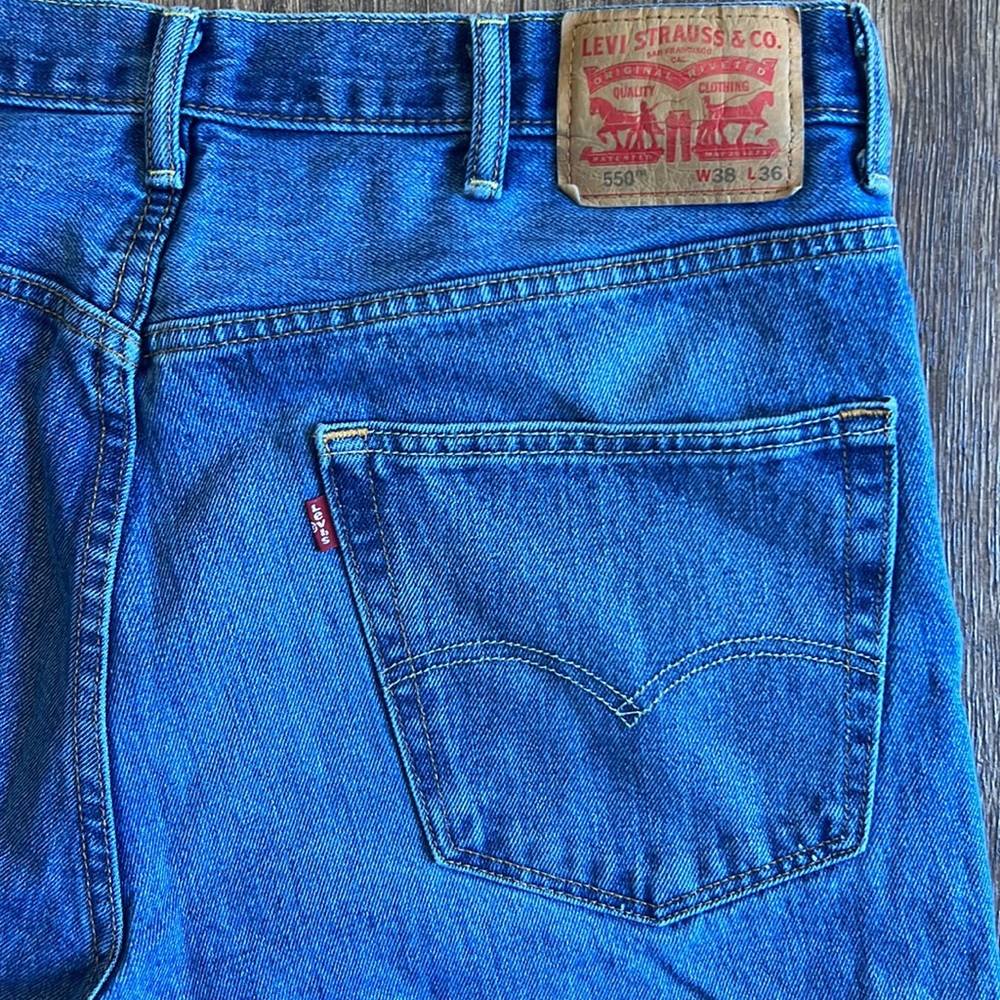 Levi’s 550 jeans. W38 L36
